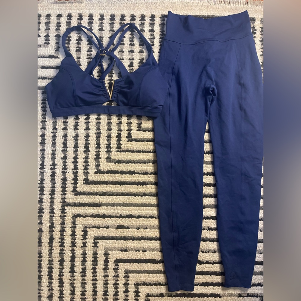 Victory Scrunch leggings (M) & knockout sports bra (XL) in indigo blue